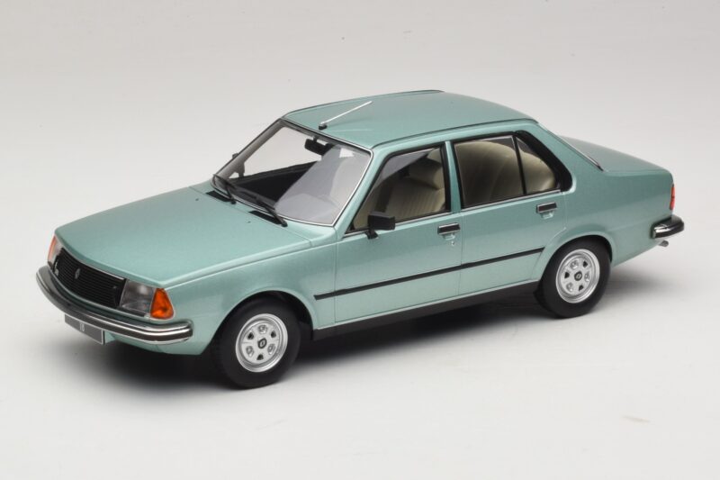 Renault 18 Světle Zelená MCG 1:18 MCG18596 Kov