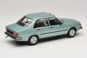 Renault 18 Světle Zelená MCG 1:18 MCG18596 Kov – obrázek 2 z 6