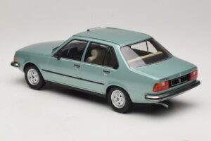 Renault 18 Světle Zelená MCG 1:18 MCG18596 Kov – obrázek 5 z 6