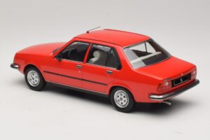Renault 18 Červený MCG 1:18 MCG18595 Kov – obrázek 5 z 6