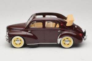 Renault 4CV Kaštanová Solido 1:18 8048 Kov – obrázek 3 z 6