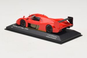 Toyota GT-One TS020 Street Červený Minichamps 1:43 433991603 Kov – obrázek 3 z 5