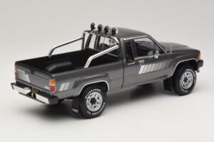 Toyota Hilux N50 Xtra Cab 4x4 Šedá Metalíza KK-Scale 1:18 KKDC181563 Kov – obrázek 2 z 6
