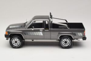 Toyota Hilux N50 Xtra Cab 4x4 Šedá Metalíza KK-Scale 1:18 KKDC181563 Kov – obrázek 3 z 6