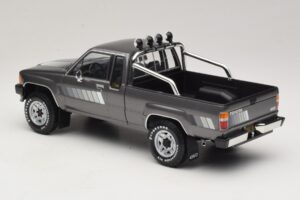 Toyota Hilux N50 Xtra Cab 4x4 Šedá Metalíza KK-Scale 1:18 KKDC181563 Kov – obrázek 5 z 6