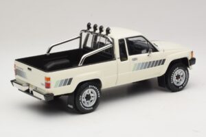 Toyota Hilux N50 Xtra Cab 4x4 Bílý KK-Scale 1:18 KKDC181564 Kov – obrázek 2 z 6