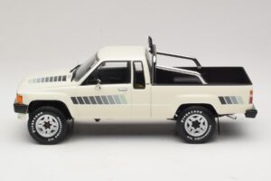 Toyota Hilux N50 Xtra Cab 4x4 Bílý KK-Scale 1:18 KKDC181564 Kov – obrázek 3 z 6