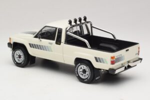 Toyota Hilux N50 Xtra Cab 4x4 Bílý KK-Scale 1:18 KKDC181564 Kov – obrázek 5 z 6