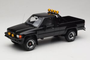 Toyota Hilux N60 SR5 Back to the Future II Lesklá Černá Otto 1:18 OT481 Pryskyřice