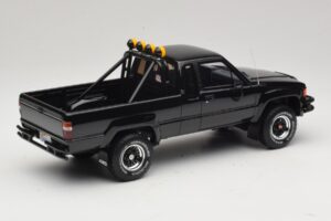 Toyota Hilux N60 SR5 Back to the Future II Lesklá Černá Otto 1:18 OT481 Pryskyřice – obrázek 2 z 6