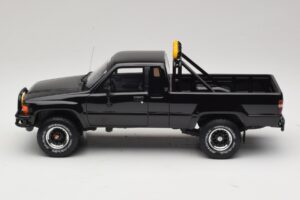 Toyota Hilux N60 SR5 Back to the Future II Lesklá Černá Otto 1:18 OT481 Pryskyřice – obrázek 3 z 6