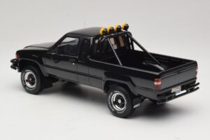 Toyota Hilux N60 SR5 Back to the Future II Lesklá Černá Otto 1:18 OT481 Pryskyřice – obrázek 5 z 6