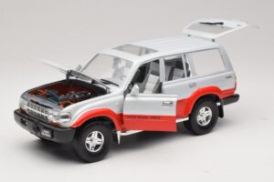 Toyota Land Cruiser J80 Stříbrná Červená Road Legends 1:18 92098 Kov – obrázek 2 z 8