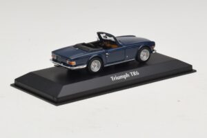 Triumph TR6 Tmavě Modrá Maxichamps 1:43 940132570 Kov – obrázek 2 z 5