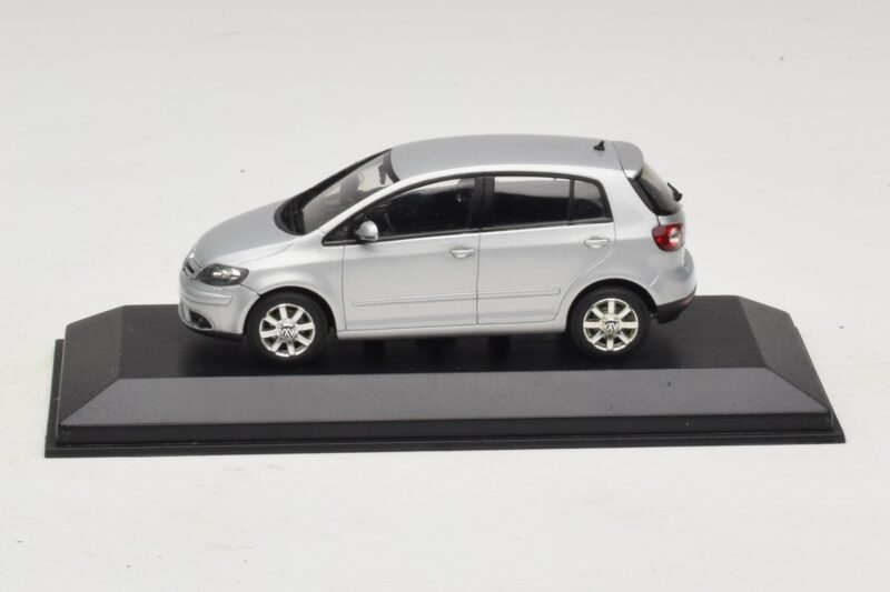 Volkswagen Golf Plus Mk5 Stříbrný Náhradní Krabice Minichamps 1:43 400054370-R1 Kov