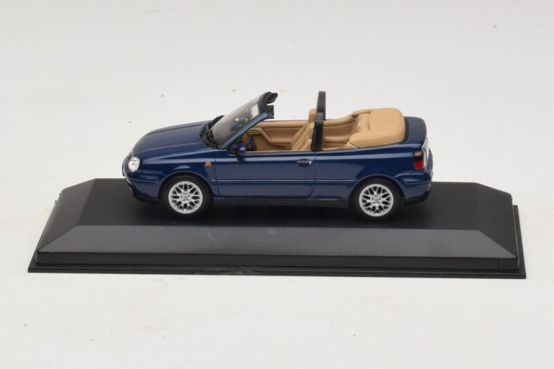 Volkswagen Golf Mk4 Kabriolet Modrý Dealerská Edice Minichamps 1:43 GOLF005 Kov