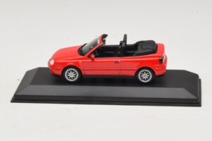 Volkswagen Golf Mk4 Kabriolet Červený Dealerská Edice Minichamps 1:43 Volkswagen Golf Mk4 Kabriolet Červený Dealerská Edice Minichamps 1:43 GOLF006 Kov