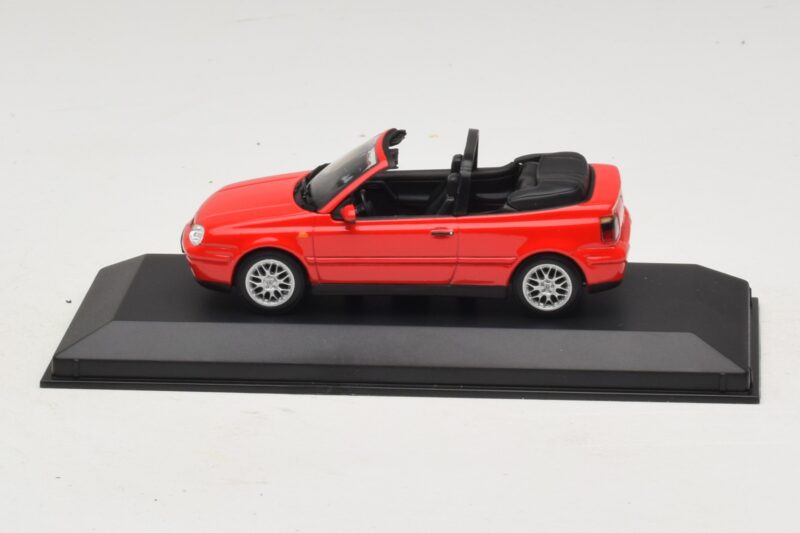 Volkswagen Golf Mk4 Kabriolet Červený Dealerská Edice Minichamps 1:43 GOLF006 Kov