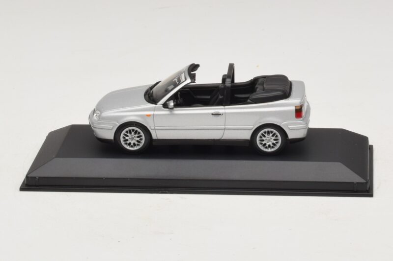 Volkswagen Golf Mk4 Kabriolet Stříbrný Dealerská Edice Minichamps 1:43 GOLF004 Kov