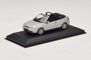 Volkswagen Golf Mk4 Kabriolet Stříbrný Dealerská Edice Minichamps 1:43 GOLF004 Kov – obrázek 2 z 5