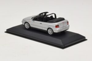 Volkswagen Golf Mk4 Kabriolet Stříbrný Dealerská Edice Minichamps 1:43 GOLF004 Kov – obrázek 3 z 5