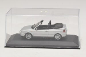 Volkswagen Golf Mk4 Kabriolet Stříbrný Dealerská Edice Minichamps 1:43 GOLF004 Kov – obrázek 4 z 5