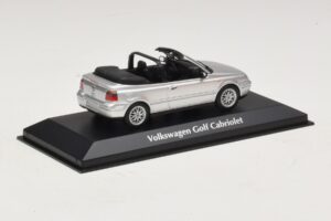 Volkswagen Golf Mk4 Kabriolet Stříbrný Maxichamps 1:43 940058331 Kov – obrázek 2 z 5