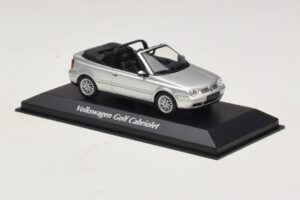 Volkswagen Golf Mk4 Kabriolet Stříbrný Maxichamps 1:43 940058331 Kov – obrázek 3 z 5
