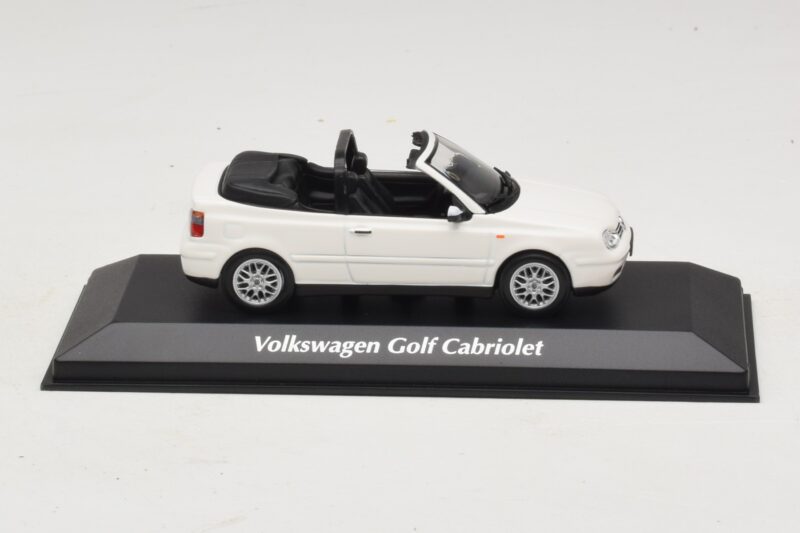 Volkswagen Golf Mk4 Kabriolet Bílý Maxichamps 1:43 940058330 Kov