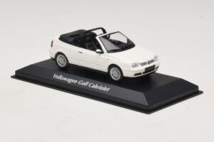 Volkswagen Golf Mk4 Kabriolet Bílý Maxichamps 1:43 940058330 Kov – obrázek 3 z 5