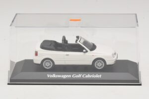 Volkswagen Golf Mk4 Kabriolet Bílý Maxichamps 1:43 940058330 Kov – obrázek 4 z 5