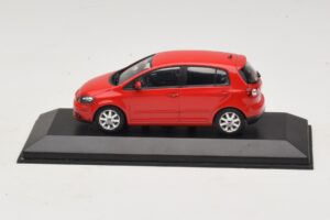 Volkswagen Golf Plus Mk5 Tornado Red Náhradní Krabice Minichamps 1:43 821911110-R1 Kov
