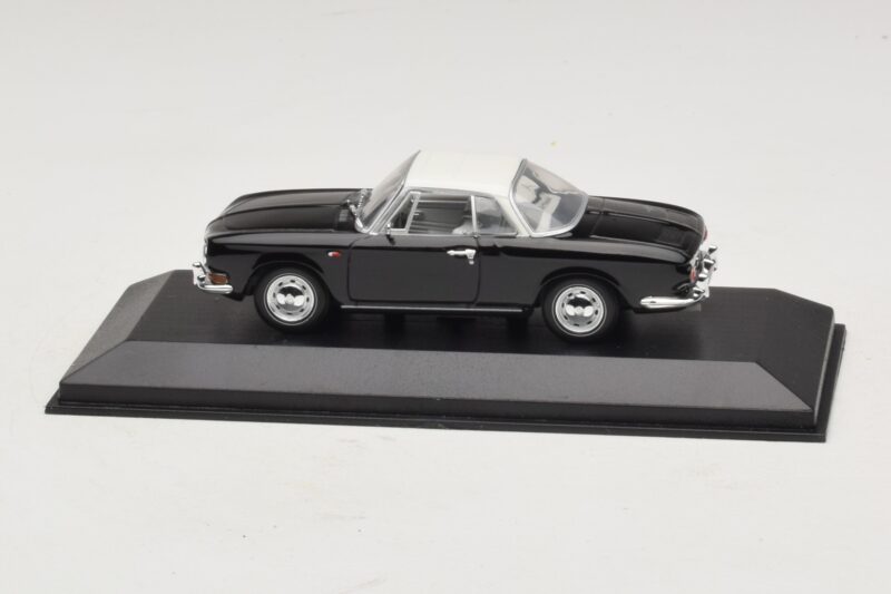 Volkswagen Karmann Ghia Černý s bílou střechou Minichamps 1:43 430050224 Kov