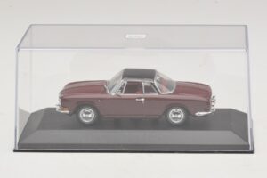 Volkswagen Karmann Ghia Červený S Černou Střechou Minichamps 1:43 GHIA002 Kov – obrázek 4 z 5