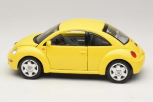 Volkswagen New Beetle A4 Žlutý Bburago 1:18 3302 Kov – obrázek 4 z 8