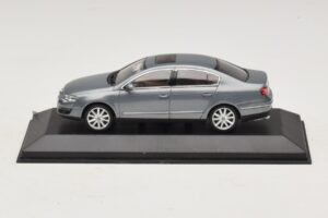 Volkswagen Passat B6 Šedá Metalíza Minichamps 1:43 Volkswagen Passat B6 Šedá Metalíza Minichamps 1:43 PASSAT006 Kov