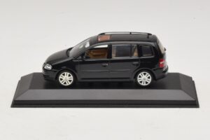 Volkswagen Touran 1T Černý Minichamps 1:43 Volkswagen Touran 1T Černý Minichamps 1:43 TOURAN005 Kov