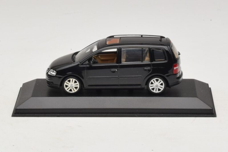 Volkswagen Touran 1T Černý Minichamps 1:43 TOURAN005 Kov