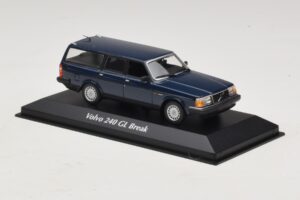 Volvo 240 GL Kombi Tmavě Modrý Maxichamps 1:43 940171412 Kov – obrázek 3 z 5