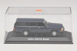 Volvo 240 GL Kombi Tmavě Modrý Maxichamps 1:43 940171412 Kov – obrázek 4 z 5