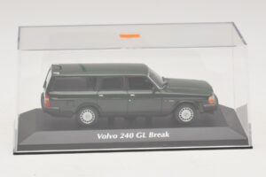 Volvo 240 GL Kombi Tmavě Zelená Maxichamps 1:43 940171411 Kov – obrázek 4 z 5