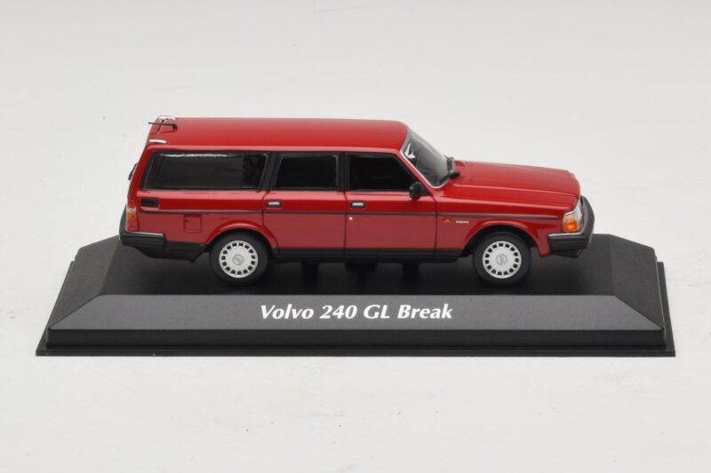 Volvo 240 GL Kombi Červený Maxichamps 1:43 940171410 Kov