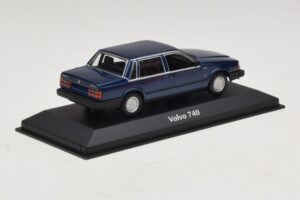 Volvo 740 Dark Blue Metallic Maxichamps 1:43 940171701 Kov – obrázek 2 z 5