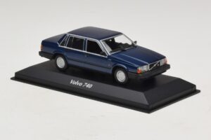 Volvo 740 Dark Blue Metallic Maxichamps 1:43 940171701 Kov – obrázek 3 z 5