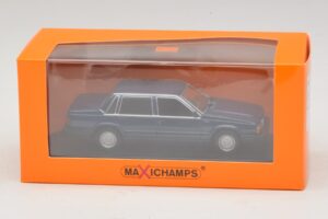 Volvo 740 Dark Blue Metallic Maxichamps 1:43 940171701 Kov – obrázek 5 z 5