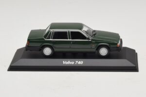 Volvo 740 Tmavě Zelený Maxichamps 1:43 Volvo 740 Tmavě Zelený Maxichamps 1:43 940171700 Kov